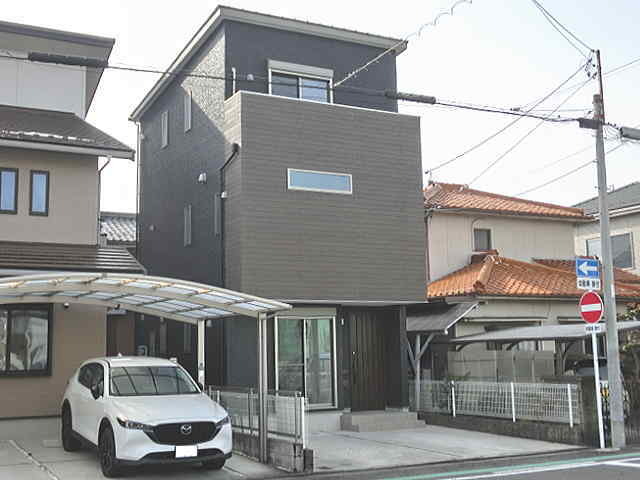 泉2丁目3階建て貸家